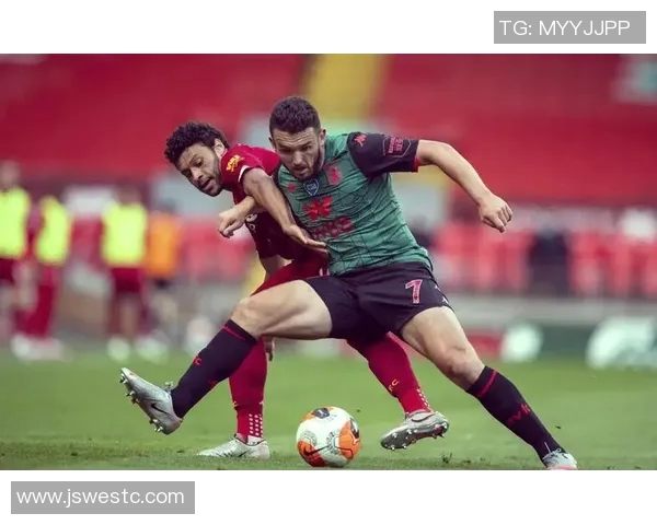 英超巅峰对决曼城与利物浦激战正酣谁能笑到最后